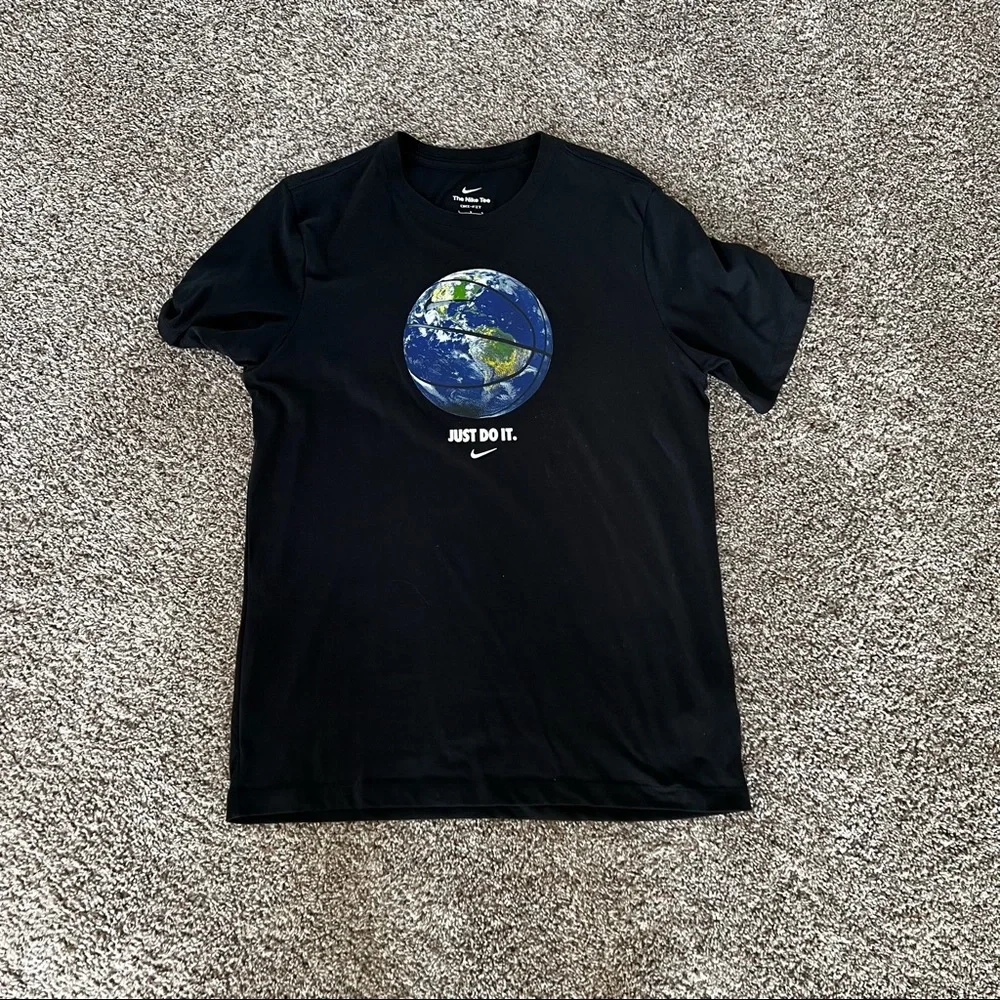 Nike Classic Tee - Picture 1 of 3